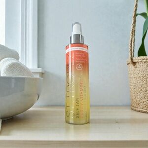 St. Tropez Bronzing Water Mist with Orange and Yellow Hues